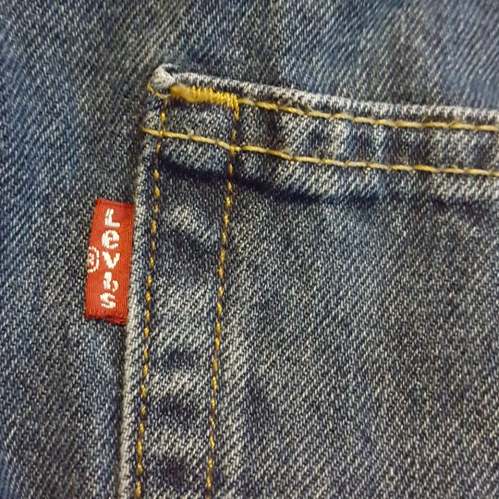 Levi Strauss straight leg med wash 550 jeans 42 X 30 Excellent used condition …